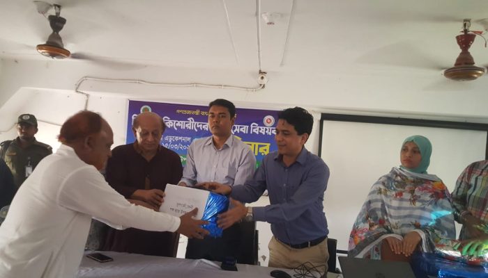 ধর্মপুর এডুকেশনাল স্টেটে শিক্ষার্থীদের মাঝে স্বাস্থ্য সেবা।