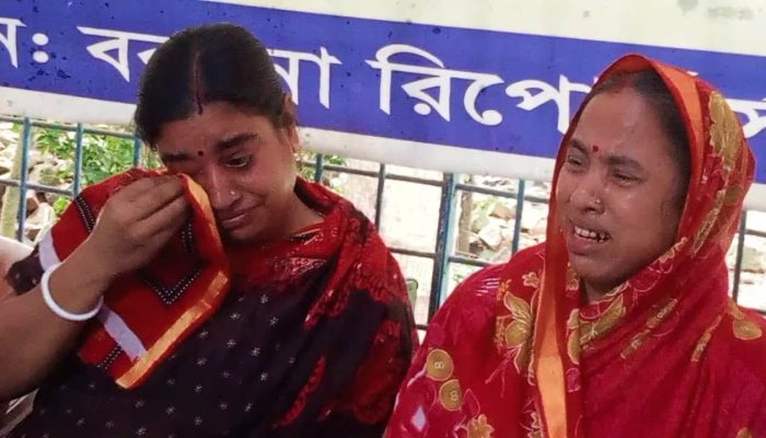 মামলার ভয় দেখায় ম্যাজিস্ট্রেট, মোবাইল কোর্টের মাধ্যমে বসতবাড়ি ভাংচুরের অভিযোগ