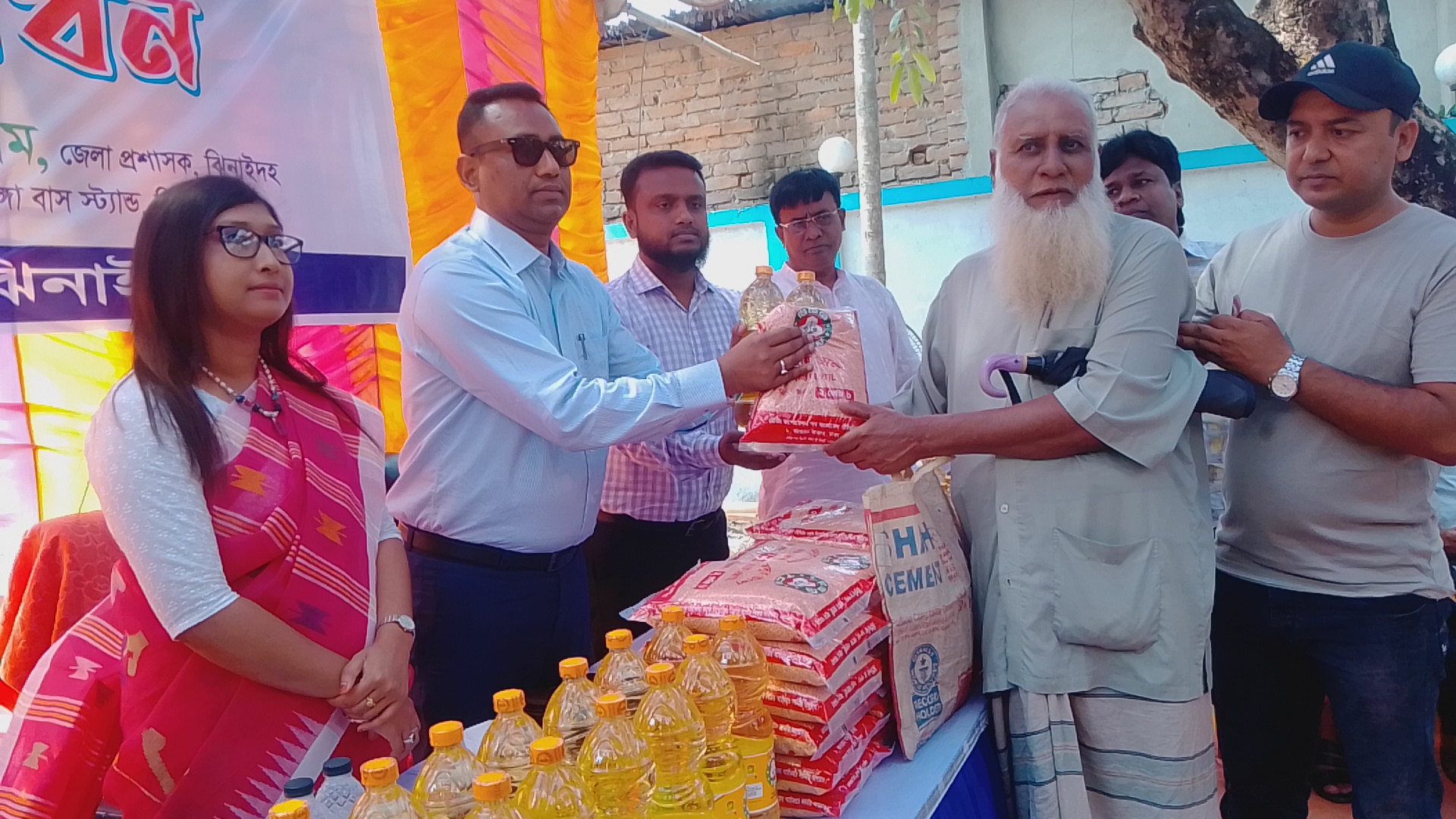 ঝিনাইদহে ভর্তুকি মূল্যে টিসিবি’র পণ্য বিক্রয় কার্যক্রমের শুভ উদ্বোধন 