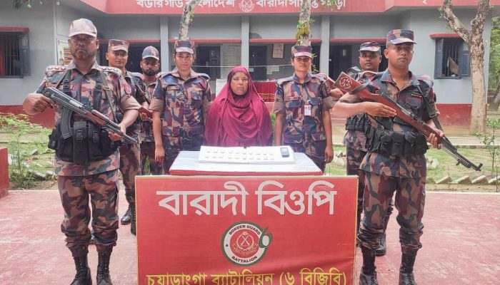 চুয়াডাঙ্গায় দুই কোটি ৩৫ লাখ টাকার স্বর্ণসহ নারী আটক