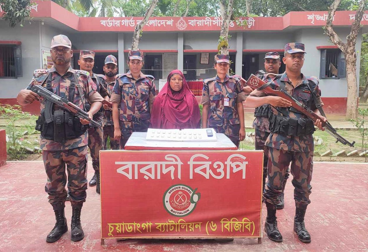 চুয়াডাঙ্গায় দুই কোটি ৩৫ লাখ টাকার স্বর্ণসহ নারী আটক