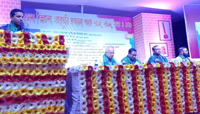 চুয়াডাঙ্গা জেলা শিল্পকলা একাডেমির আয়োজনে গুনি শিল্পিদের সম্মাননা পদক প্রদান।