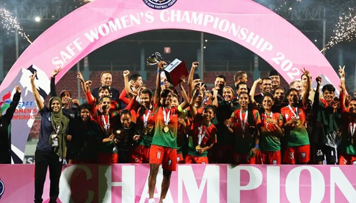 সাফজয়ী নারী ফুটবলারদের দেড় কোটি টাকা পুরস্কারের ঘোষণা বাফুফের