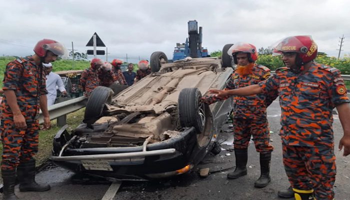 ঢাকা-মাওয়া এক্সপ্রেসওয়েতে প্রাইভেটকার উল্টে নিহত ৩
