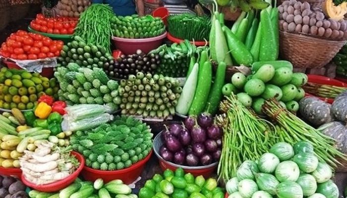 বৃষ্টির অজুহাতে লাগামহীন সবজির দাম, চাপে ক্রেতারা