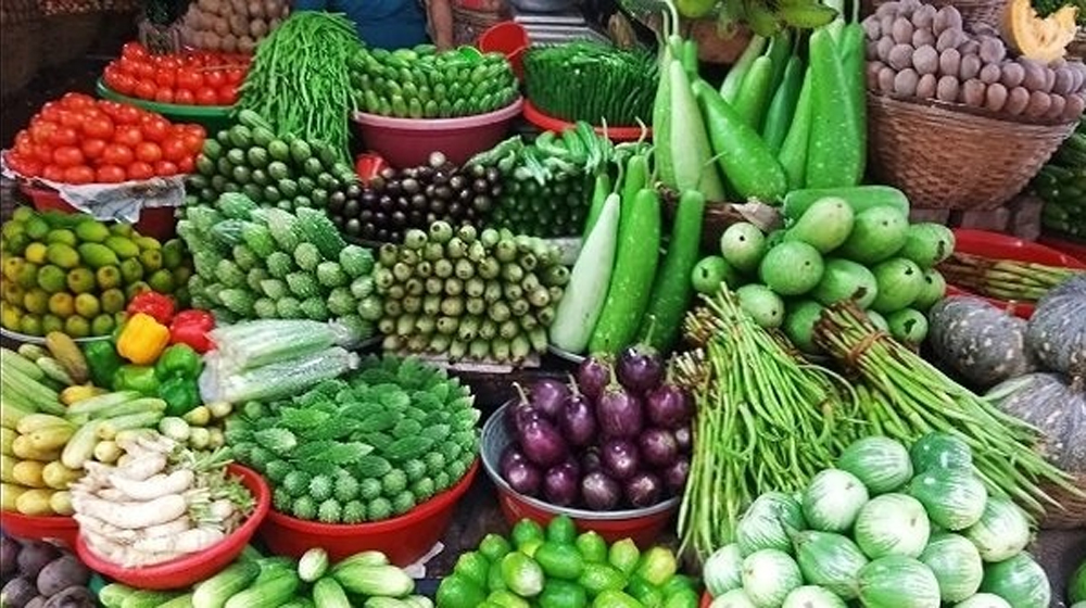 বৃষ্টির অজুহাতে লাগামহীন সবজির দাম, চাপে ক্রেতারা