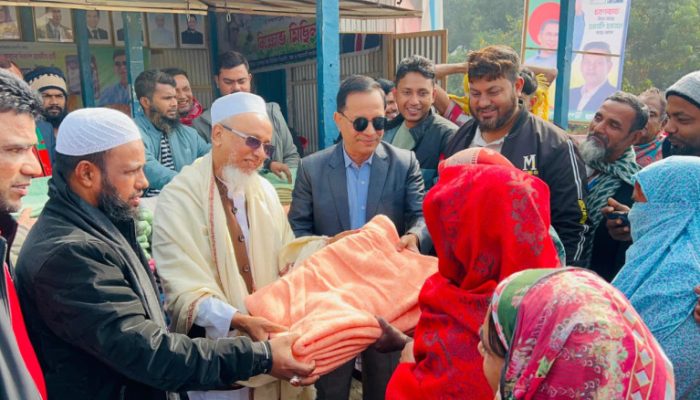 রূপগঞ্জে বিএনপির উদ্যোগে শীতার্তদের মাঝে শীতবস্ত্র বিতরণ