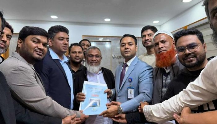 নারায়ণগঞ্জ-১ আসনে বিএনপি প্রার্থী দিপু ভূঁইয়ার মনোনয়নপত্র সংগ্রহ