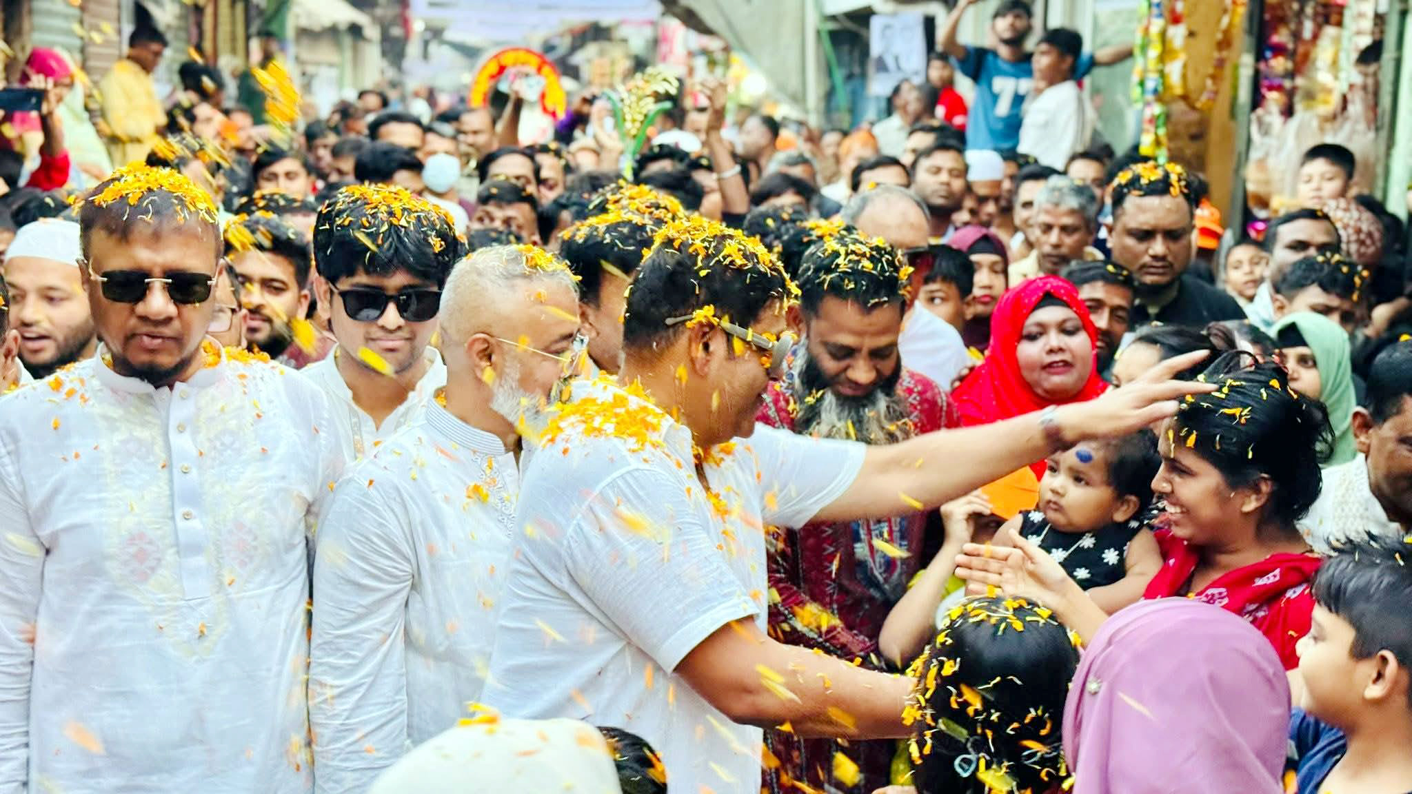 নির্বাচনী প্রচারণায় চনপাড়ায় দিপু ভূঁইয়া, উচ্ছ্বাসে ভাসছে জনতা