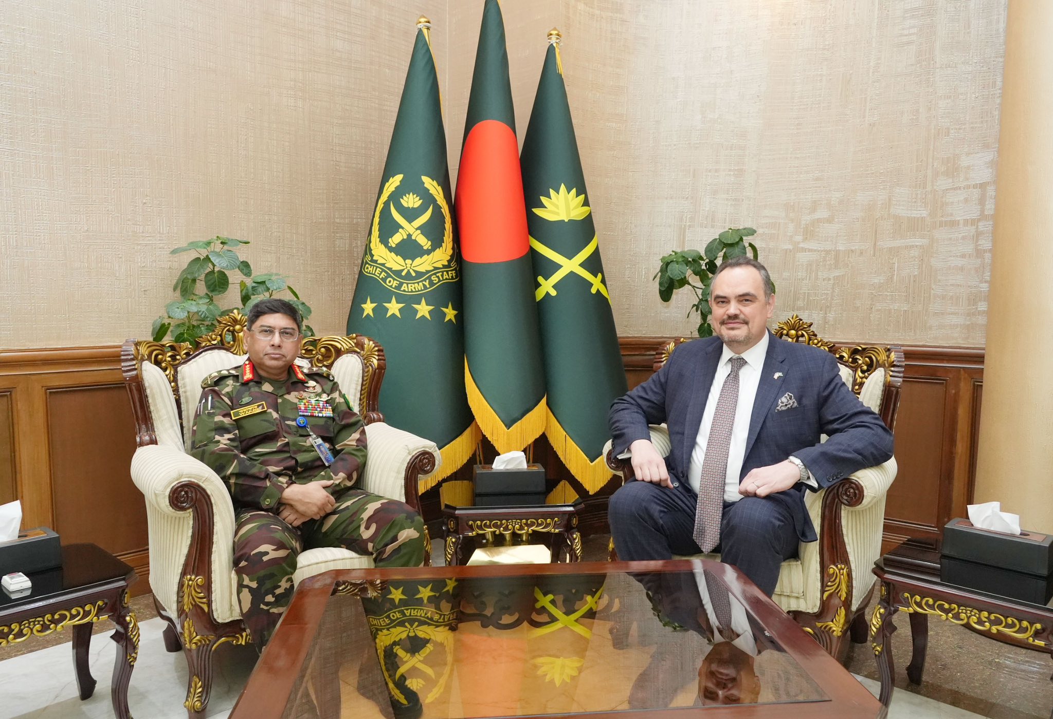 সেনাপ্রধানের সাথে যুক্তরাষ্ট্রের নবনিযুক্ত মান্যবর রাষ্ট্রদূতের সৌজন্য সাক্ষাৎ