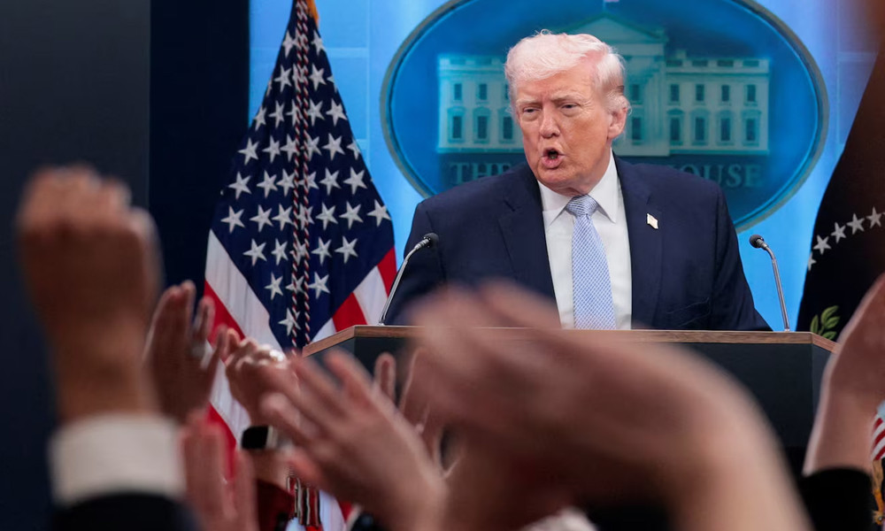 ইরান যুদ্ধ ও জনমত: জনপ্রিয়তার তলানিতে ট্রাম্প প্রশাসন, বাড়ছে উদ্বেগ