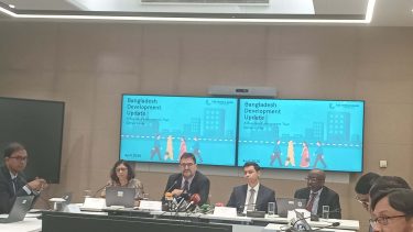 দারিদ্র্যসীমার নিচে নেমেছে ১৪ লাখ, ঝুঁকিতে আরও ১২ লাখ