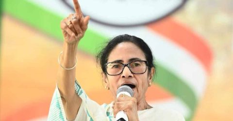 ‘সূর্যাস্তের পর জয় আমাদেরই’, গণনা চলাকালীন কর্মীদের মনোবল জোগাচ্ছেন মমতা