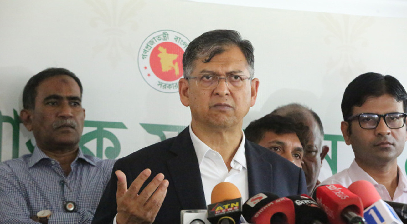 সড়ক ও রেললাইনের পাশে পশুর হাট নয়: স্বরাষ্ট্রমন্ত্রী