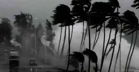 রাত ১টার মধ্যে ঝড়-বৃষ্টির সতর্কতা, ঢাকাসহ ৮ অঞ্চলে ঝড়ের আশঙ্কা