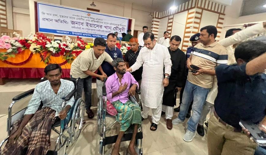 নান্দাইলে অসহায়দের হাতে সহায়তা তুলে দিলেন প্রতিমন্ত্রী  ইয়াসের খান চৌধুরী