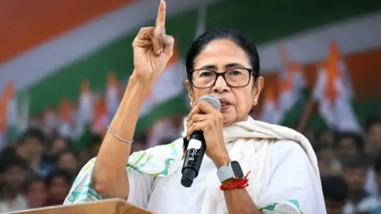 ‘বাংলাদেশের একটি হত্যাকাণ্ড’ নিয়ে বক্তব্যের জেরে মমতার বিরুদ্ধে মামলা