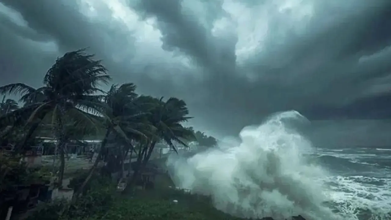রাত ১টার মধ্যে দেশের ১৮ অঞ্চলে ঝড় ও বজ্রবৃষ্টির শঙ্কা