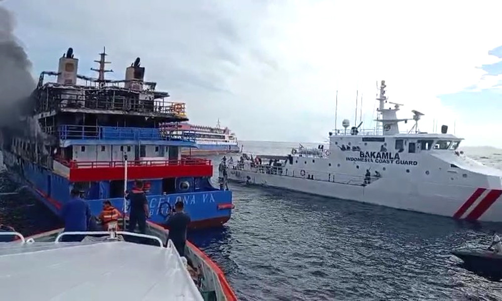 ইন্দোনেশিয়ায় যাত্রীবাহী ফেরিতে ভয়াবহ অগ্নিকাণ্ড, নিহত ৫; নিখোঁজ ৪১
