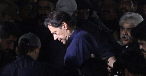 ইমরান খানকে ‘ধীরে ধীরে হত্যা’ করা হচ্ছে