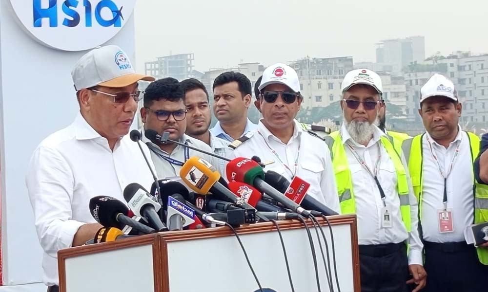 লাগেজ কাটা বন্ধ হয়েছে, স্বর্ণপাচারকারীরাও ধরা পড়ছে: বিমানমন্ত্রী