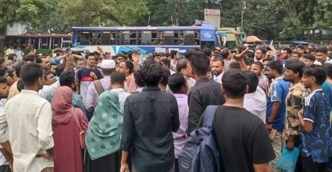 প্রশ্নপত্র ফাঁসের অভিযোগে নিয়োগ পরীক্ষা স্থগিত, নীলক্ষেত মোড় অবরোধ