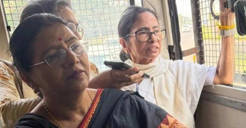 দিল্লিতে বিক্ষোভ থেকে মমতা বন্দ্যোপাধ্যায় আটক