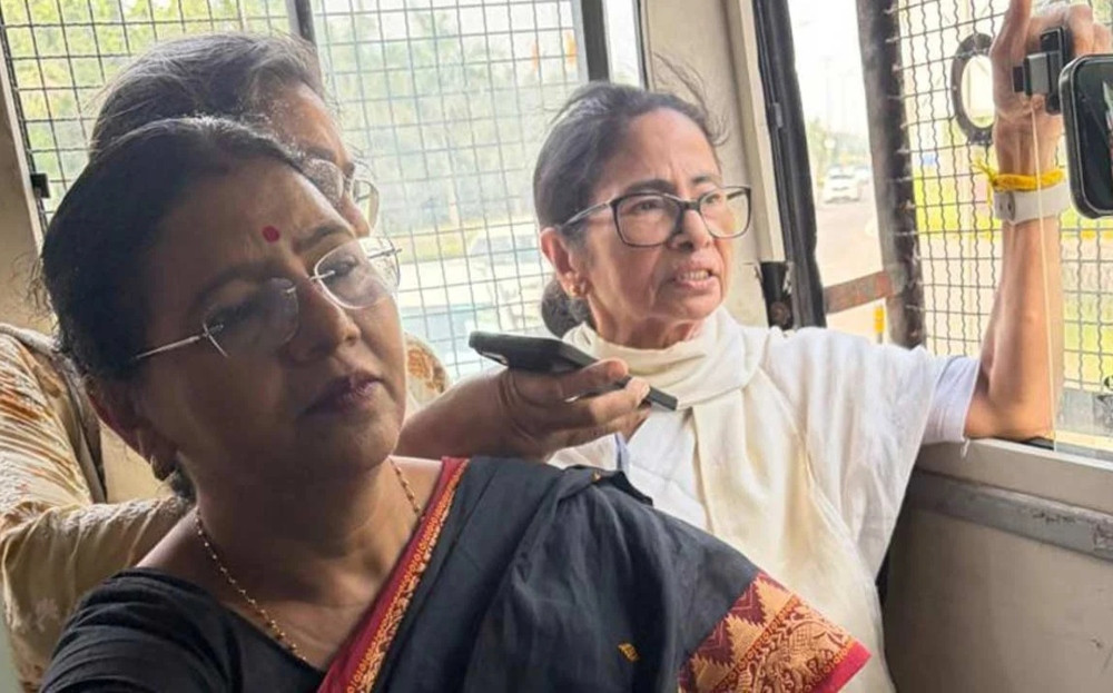 দিল্লিতে বিক্ষোভ থেকে মমতা বন্দ্যোপাধ্যায় আটক