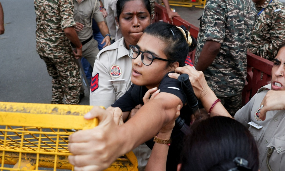 পুলিশি বাধা উপেক্ষা করে বিক্ষোভ, ফের আটক নেহা বোরা