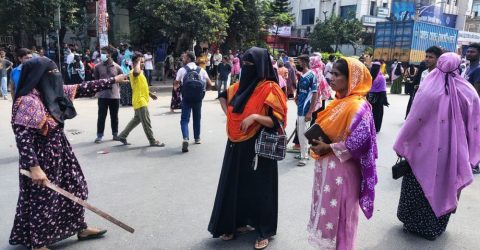 উত্তরা আজমপুরে পোশাক শ্রমিকদের সড়ক অবরোধ, তীব্র যানজট