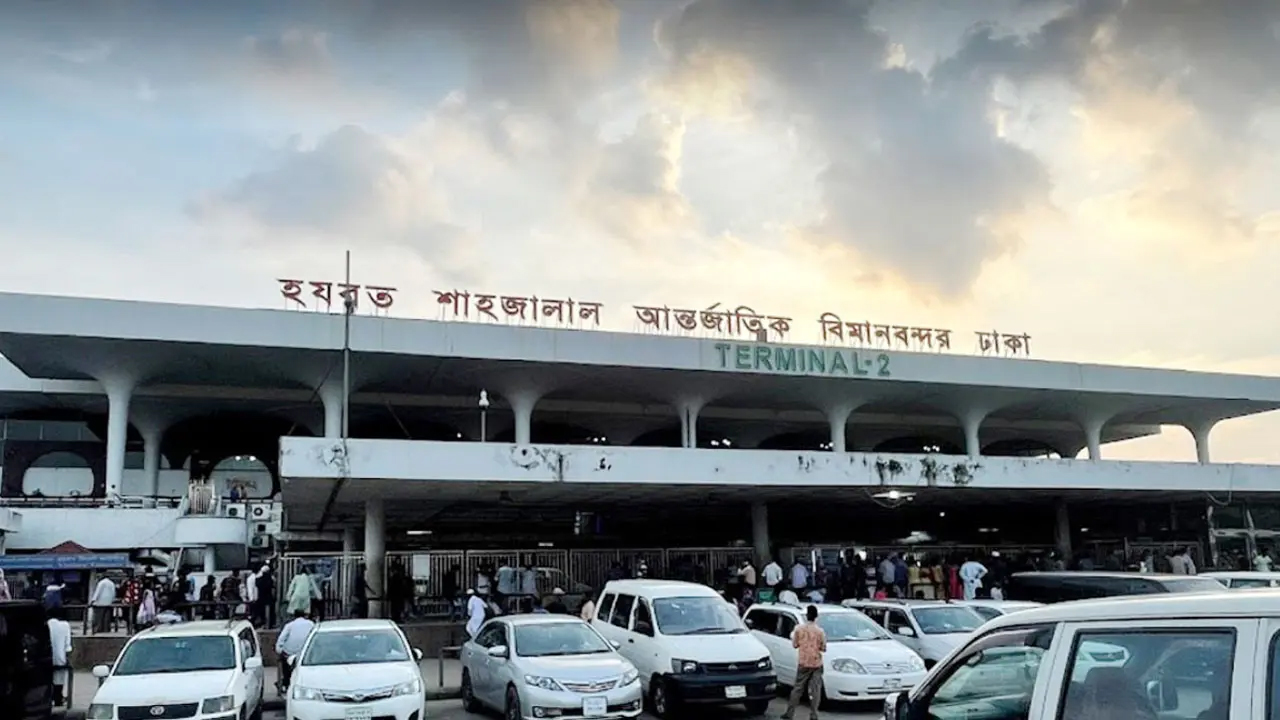 চাকা বিচ্ছিন্ন হওয়ার পরও নিরাপদে অবতরণ, রক্ষা পেলেন সব যাত্রী